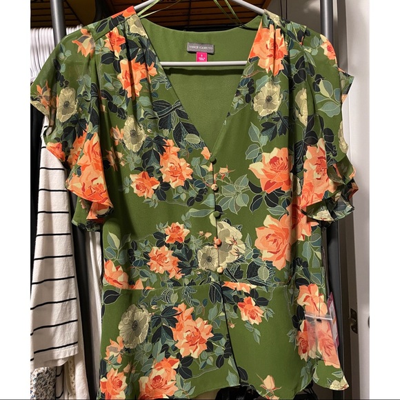 *NWT* Vince Camuto Green Blouse - Picture 1 of 6